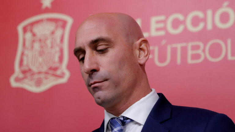 Spanish football federation chief to be investigated.