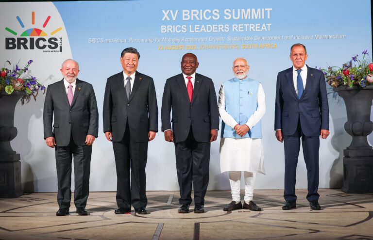 BRICS announces expansion with inclusion of 6 countries, including Saudi Arabia, Iran, Argentina.