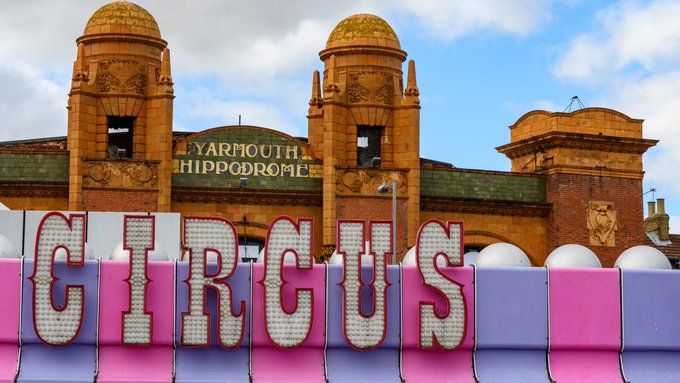 Circus Acrobat Hospitalized After Terrifying Fall from “Giant Wheel of Death” during Great Yarmouth Performance