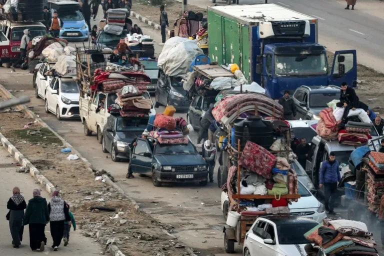 Israel lets Palestinians return to north Gaza for 1st time since war